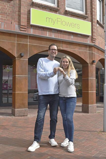 Sonja und Bernhard Unger freuen sich auf die Eröffnung der 
neuen Geschäftsräume  | Foto: Axel-Holger Haase