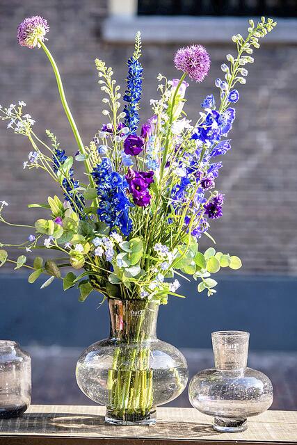 Die besonders formschönen Gefäße der Firma Dutz gibt ab sofort auch bei "myFlowers" zu kaufen | Foto: Dutz