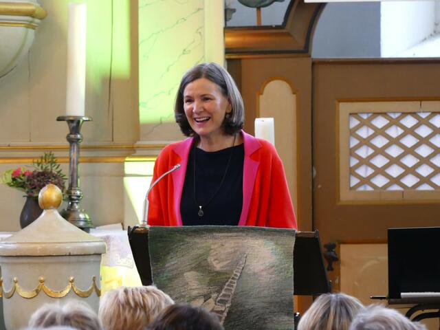 Heike Götz in der Himmelpfortener Kirche | Foto: Heike Hellwig
