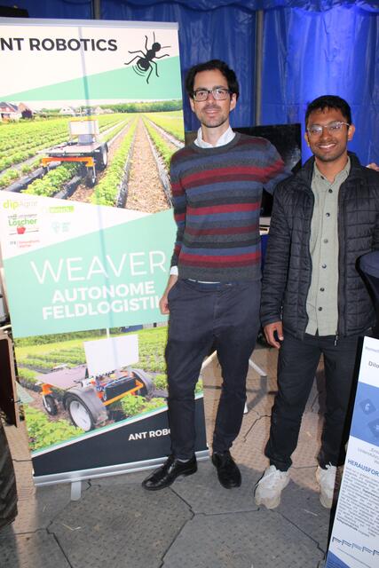 Präsentierten ihren Ernteroboter: Sandro Rabbiosi (li.) und Andrew P. Thombra von Ant Robotics