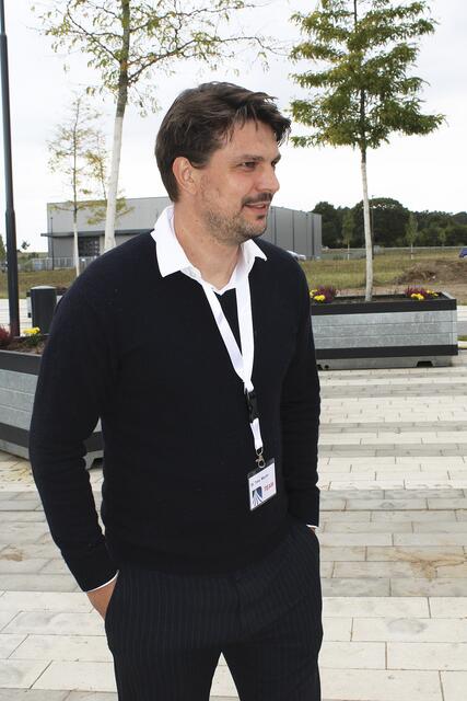Führte die Besucher durch den Innovationspark: Dr. Timo Maurer von der WLH