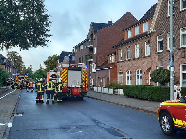 Die Feuerwehr war mit zahlreichen Kräften an der Bahnhofstraße im Einsatz