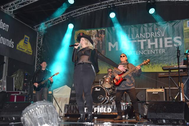 Die Band HitField bei ihrem Konzert am Samstagabend | Foto: ts