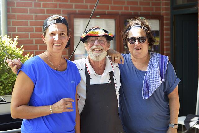 Ehrenamtliche Macher der Kakenstorf Open (v. li.): Jessi Brüggemann (Festausschuss Tennis), Jürgen Flothow (3. Vorsitzender Tennis) und Nicole Dikran-Brüggemann (Festausschuss Tennis) | Foto: Sebastian Pötzscher