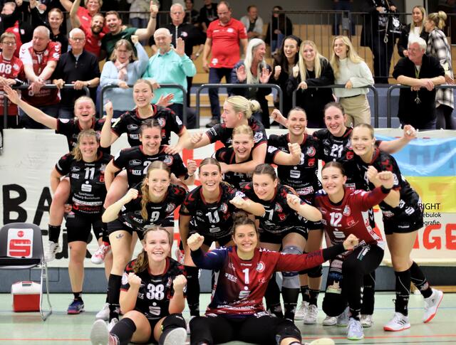 Am Ende jubelte das Luchseteam mit ihren Fans über den gelungenen 33:26-Heimsieg gegen den TuS Lintfort