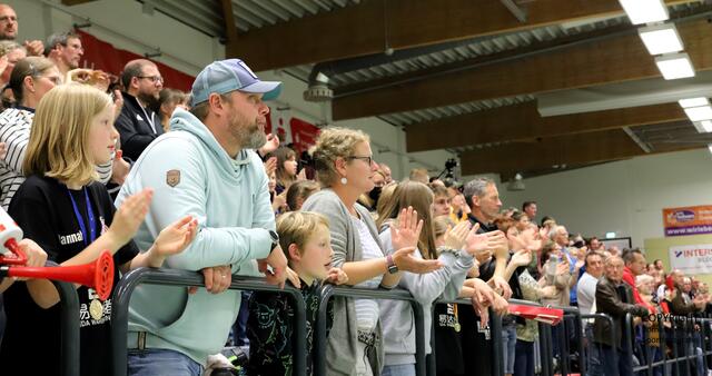 Endlich wieder eine volle Zuschauertribüne in der Buchholzer Nordheidehalle | Foto: cc