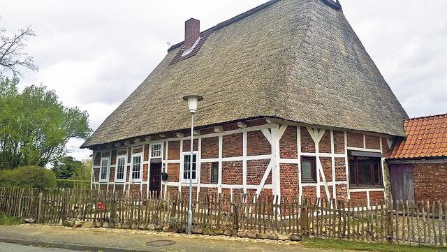 Das Hollenstedter Pfarrwitwenhaus auf einer älteren Aufnahme von Birgit Harms | Foto: Harms