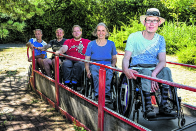 Training auf der großen Rampe (v.li.): Thomas Erdrich, Paul Holz, Felix Stenzel, Barbara Erdrich (Abteilungsleiterin) und Jannis Rehmann | Foto: Axel-Holger Haase
