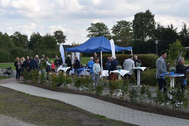 Bei Snacks und Erfrischungsgetränken wurde ausgiebig diskutiert | Foto: Axel-Holger Haase
