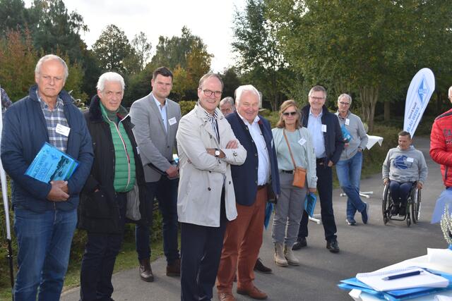 Die Gäste aus der Region hörten der Ansprach von Arno Reglitzky zu | Foto: Axel-Holger Haase