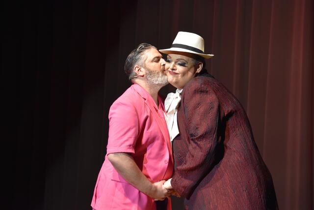 Ein Küsschen für den Partner... | Foto: Axel-Holger Haase