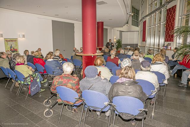 In den Vorträgen werden interessante Themen von Experten erläutert.  Gerne können auch Fragen gestellt werden   | Foto: Foto Kettwig