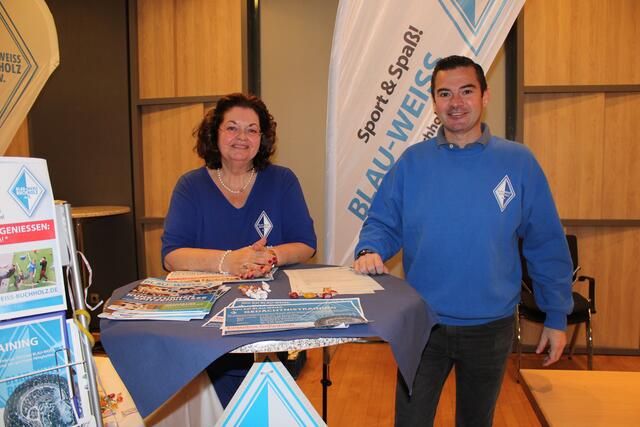 Informierten über die Angebote bei Blau-Weiss Buchholz: Regina Bögeholz und Stefan Weihrauch