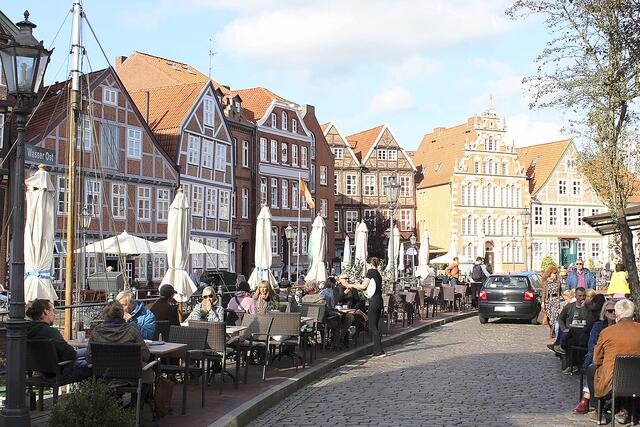 Sehr gut besuchte Außengastronomie am Fischmarkt | Foto: sb