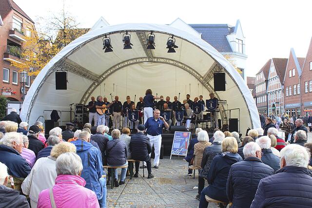 Jede Menge Publikum beim Shantychor Festival | Foto: sb