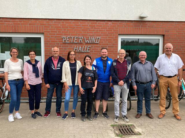Ehrung für 25-jährige Mitgliedschaft (v. li.):
Birgit Hessenmöller, Sabine Grunst, Holger Meyer, Sabine Meyer, Corinna Meyer, Jan Schneeann, Olaf Grunst, Günther Prein, Rolf Gevers (1. Vors.) | Foto: MTV Luhdorf