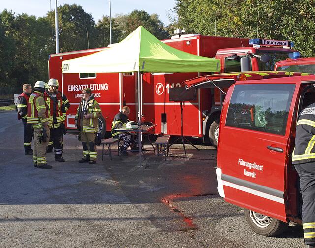 Auch der Einsatzleitwagen der Kreisfeuerwehr war vor Ort | Foto: Stefan Braun / Feuerwehr