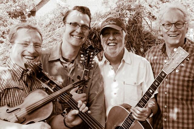 Die Band Grass 'n' Groove präsentiert Folkmusik aus irisch-amerikanischer Tradition | Foto: Grass 'n' Groove