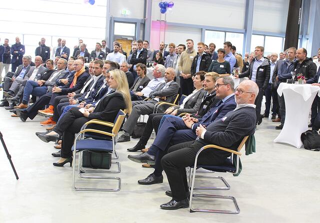 Die Forschungshalle wurde zur Festhalle   | Foto: sb