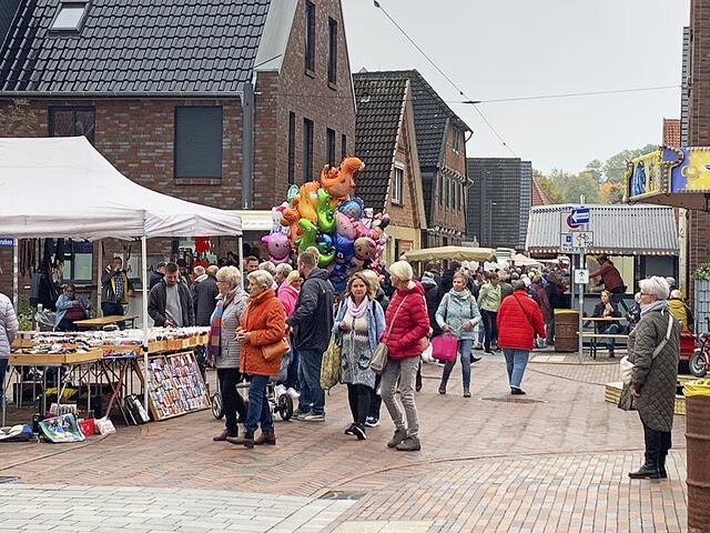 Viele Stände und Buden gab es auf dem Markt zu entdecken