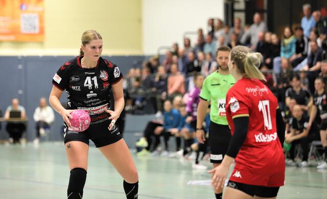 Wiebke Meyer (li., am Ball) war mit sieben Treffern die Haupttorschützin bei den Handball-Luchsen | Foto: cc