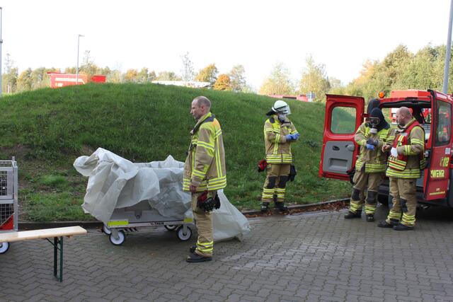 Die Einsatzkleidung wurde für die Reinigung verpackt | Foto: Stefan Braun