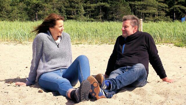 Bei einem romantischen Ausflug ans Meer reden Mandy und Michael über ihre Zukunft  | Foto: RTL