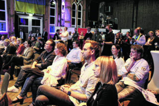 Aufmerksames Publikum in der Seminarturnhalle | Foto: sb