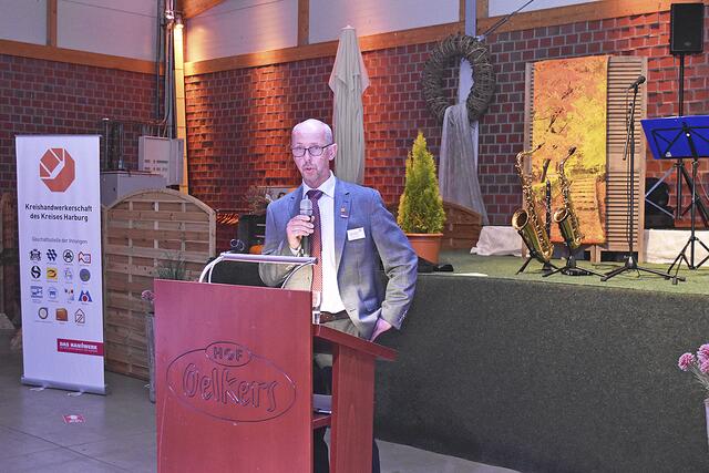 Kreishandwerksmeister Bernd Hintze begrüßte die Gäste | Foto: Axel-Holger Haase