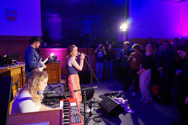 Resi Reiner sang im Landgericht | Foto: Carina Meyer/SMTG