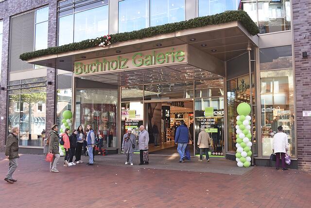 Das Einkaufszentrum in der Fußgängerzone wurde am Sonntag sehr gut besucht | Foto: Axel-Holger Haase