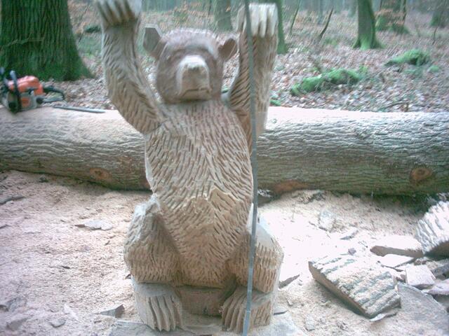 Weiler schnitzte einen Bären | Foto: Karl Weiler