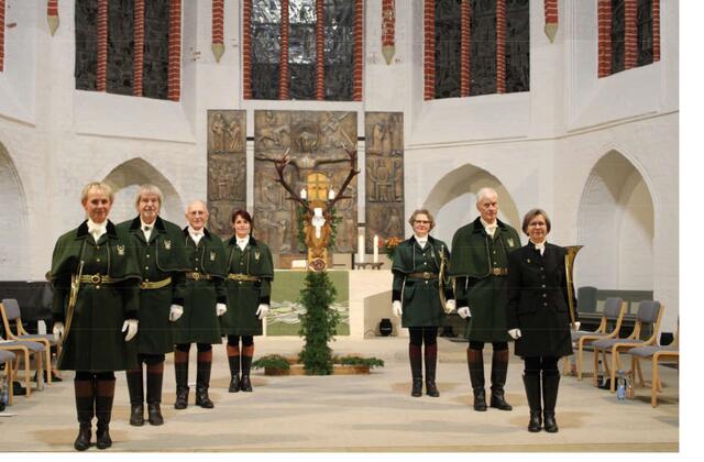 Die Parforcehornbläser zelebrierten die eigentliche Hubertusmesse | Foto: Härtel