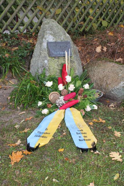 Auch am Ehrenmal der polnischen und russischen Zwangsarbeiter wurde ein Kranz niedergelegt