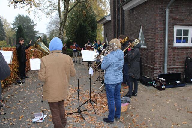 Der Posaunenchor der St.-Paulus-Kirchengemeinde unter der Leitung von Wolfgang Hofmann begleitete die Veranstaltung