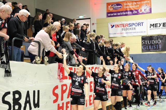 Abklatschen mit den Fans... | Foto: cc