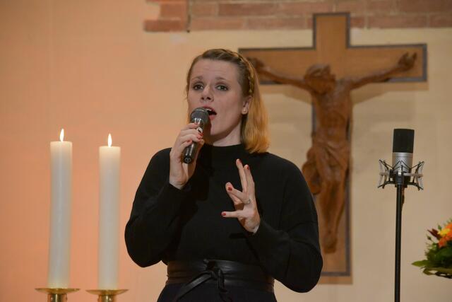 Nicole Eichentopf vertrat eine erkrankte Sängerin | Foto: Axel-Holger Haase