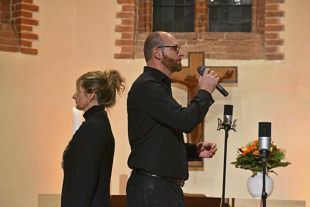 Christina Barrios mit Torsten Klöpzig sangen "Say Somthing" | Foto: Axel-Holger Haase