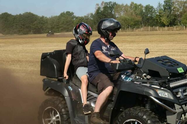 Die Quads sind mit Rückenstütze und Haltegriffen ausgestattet | Foto: Quadkinder