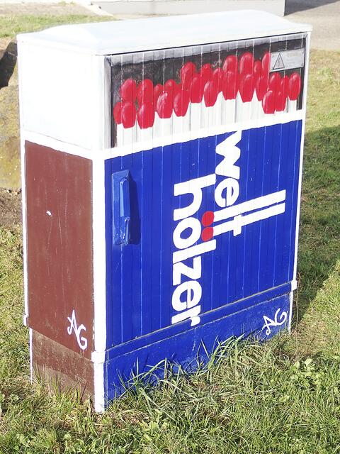 In der Nähe der Autobahnauffahrt Maschen steht dieser bemalte Kasten | Foto: Axel-Holger Haase