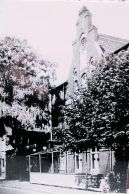 In diesem Haus an der Bahnhofstraße waren früher Hotel und Hanli-Kino untergebracht | Foto: Wesseloh