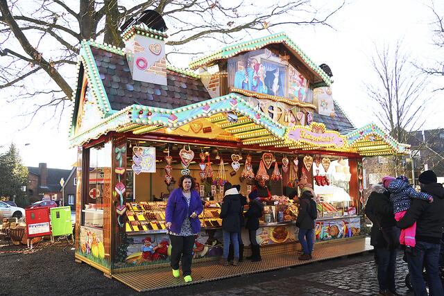 An den Buden und Ständen gibt es zahlreiche Leckereien zu kaufen  | Foto: Whalley