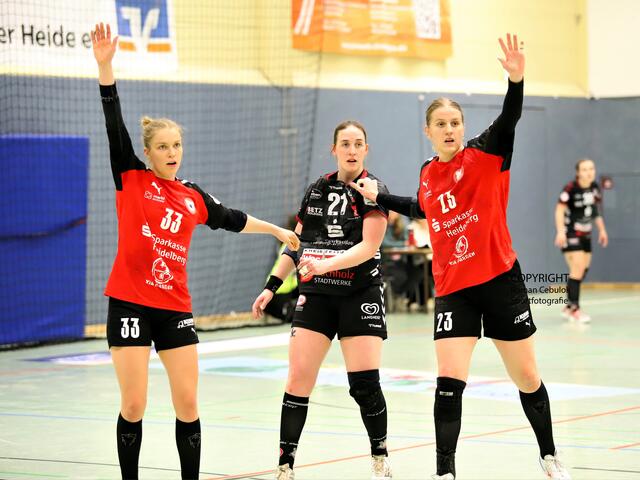 Luchse-Kapitänin Svea Geist (Mitte) in der Klemme | Foto: cc