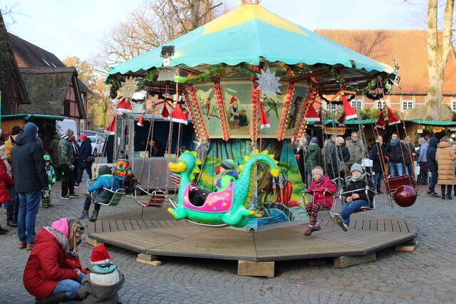 Das Kinderkarussell war für die Kleinen der Renner | Foto: ce