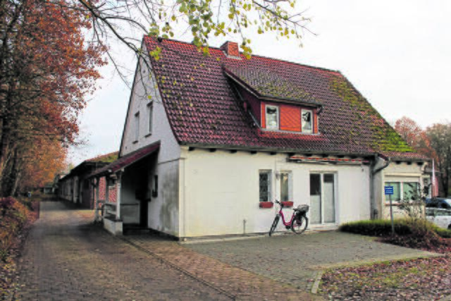 Besonderer Sanierungsbedarf: das Weiße Haus am Sandbarg | Foto: pöp