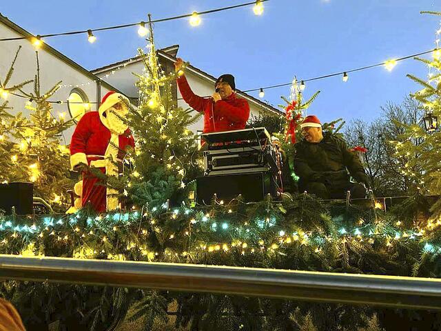 Treckertour mit den DJ's von der Elbe durch Südkehdingen | Foto: Privat