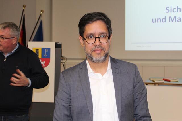 Bestseller Autor Hasnain Kazim erzählte von seinem Umgang mit Hassnachrichten  | Foto: pm