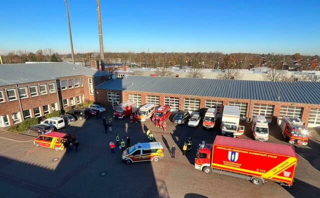 Der Konvoi startete von der Feuerwehrtechnischen Zentrale in Wiepenkathen | Foto: Daniel Beneke / LK Stade