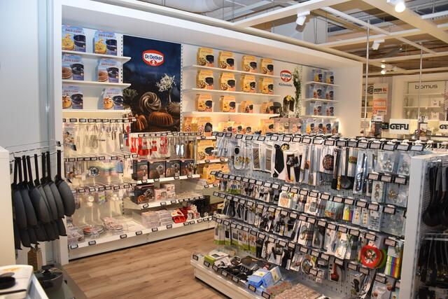 Auch für die Backfreunde hält Möbel Kraft eine große Vielfalt an Artikeln bereit | Foto: Axel-Holger Haase