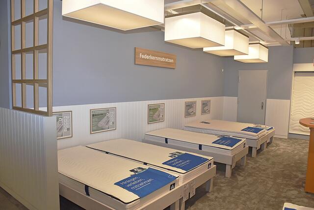 In der Bettenabteilung kann der Interessent Probe liegen | Foto: Axel-Holger Haase